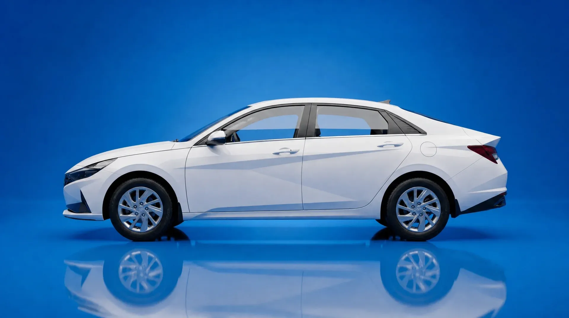 Hyundai Elantra — Сбоку