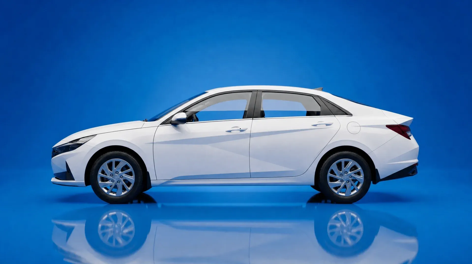 Hyundai Elantra — Сбоку