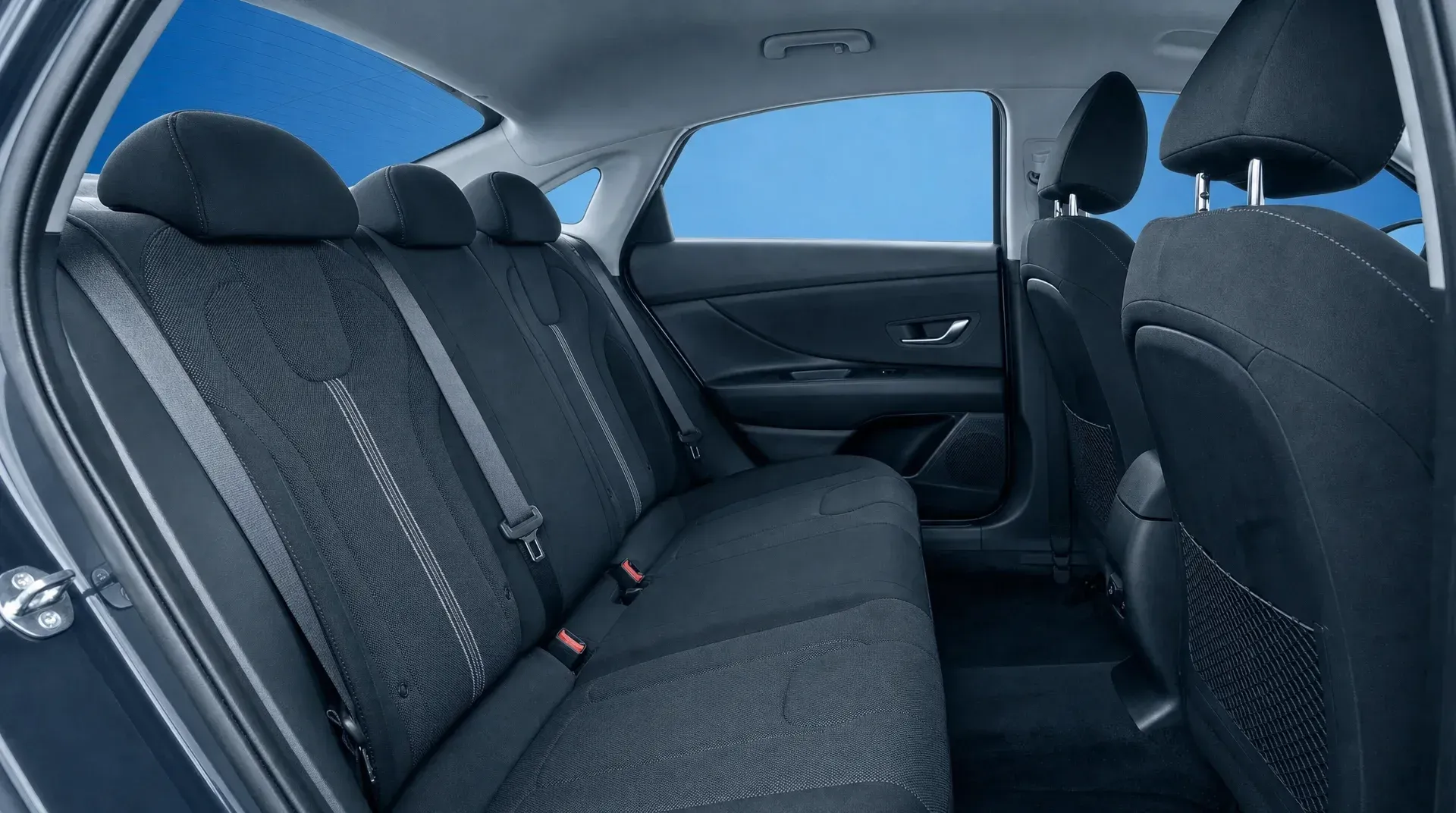 Hyundai Elantra — Интерьер зад