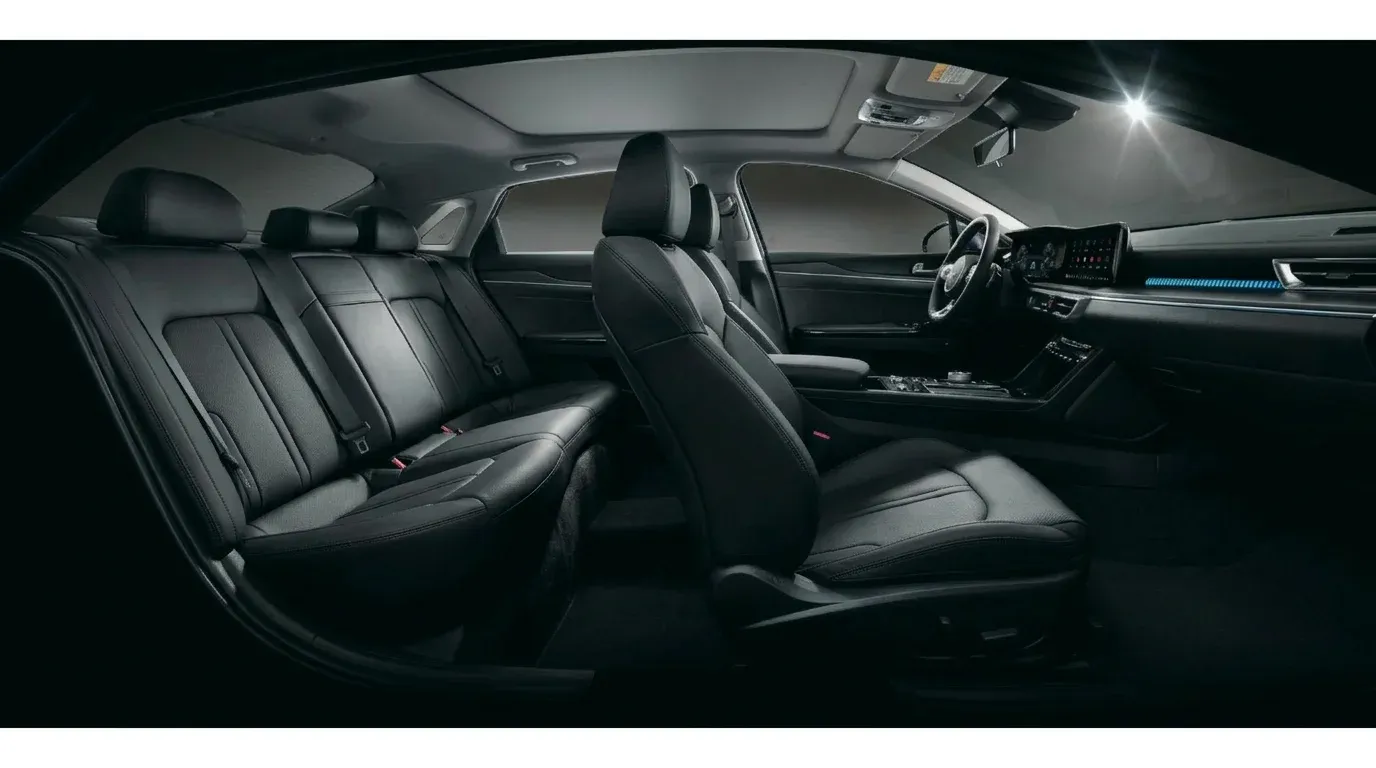 Kia K5 — Интерьер зад